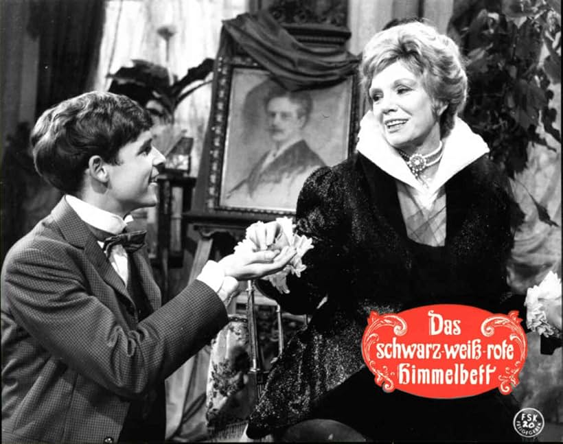 Elisabeth Flickenschildt and Thomas Fritsch in Das schwarz-weiß-rote Himmelbett (1962)