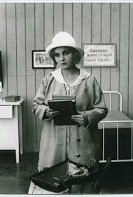 Mary Johnson in Storstadsfaror (1918)