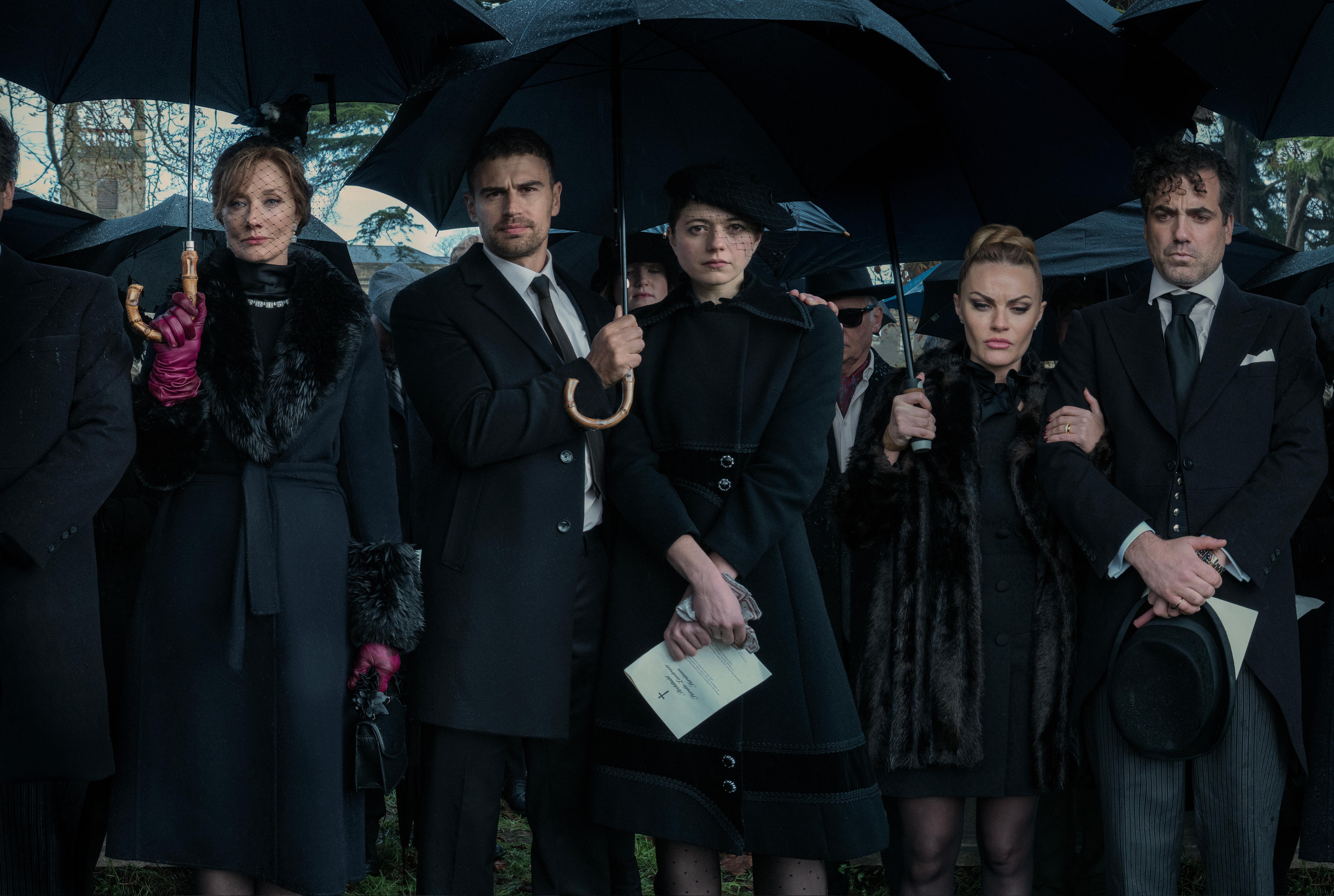 Joely Richardson, Chanel Cresswell, Theo James, Daniel Ings, and Jasmine Blackborow in The Gentlemen (2024)