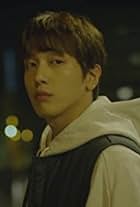 Jung Yong-hwa in The Package (2017)