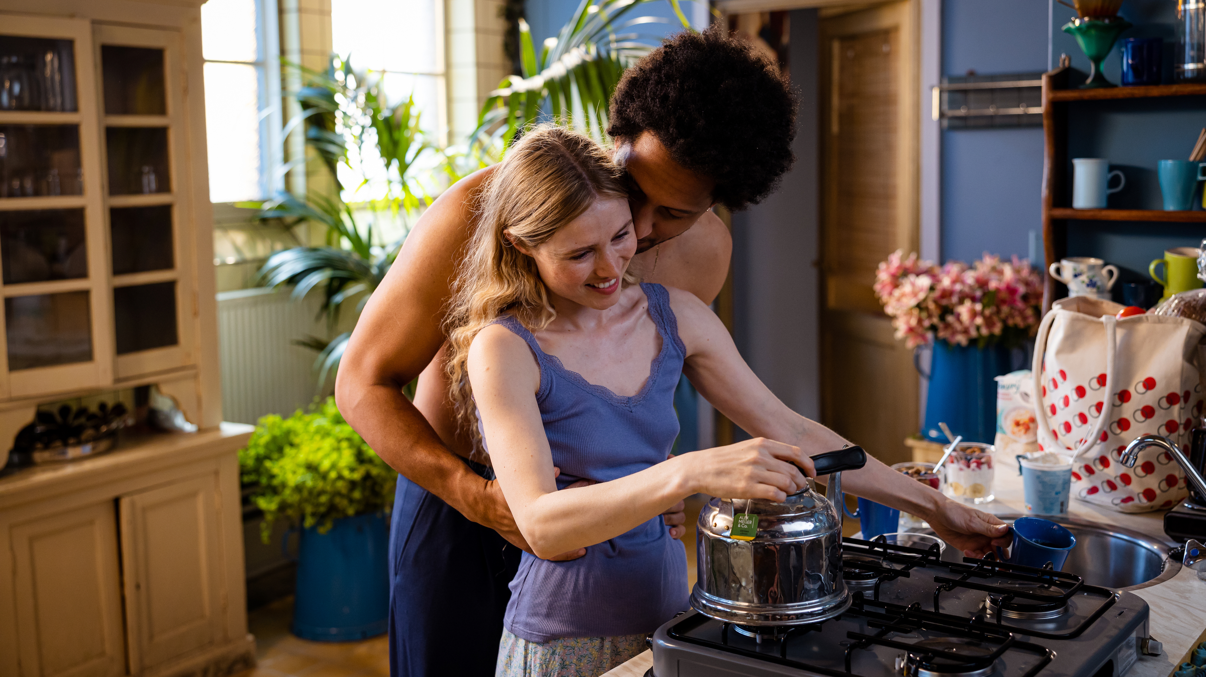 Sigrid ten Napel and Tarikh Janssen in Ik wist het (2022)