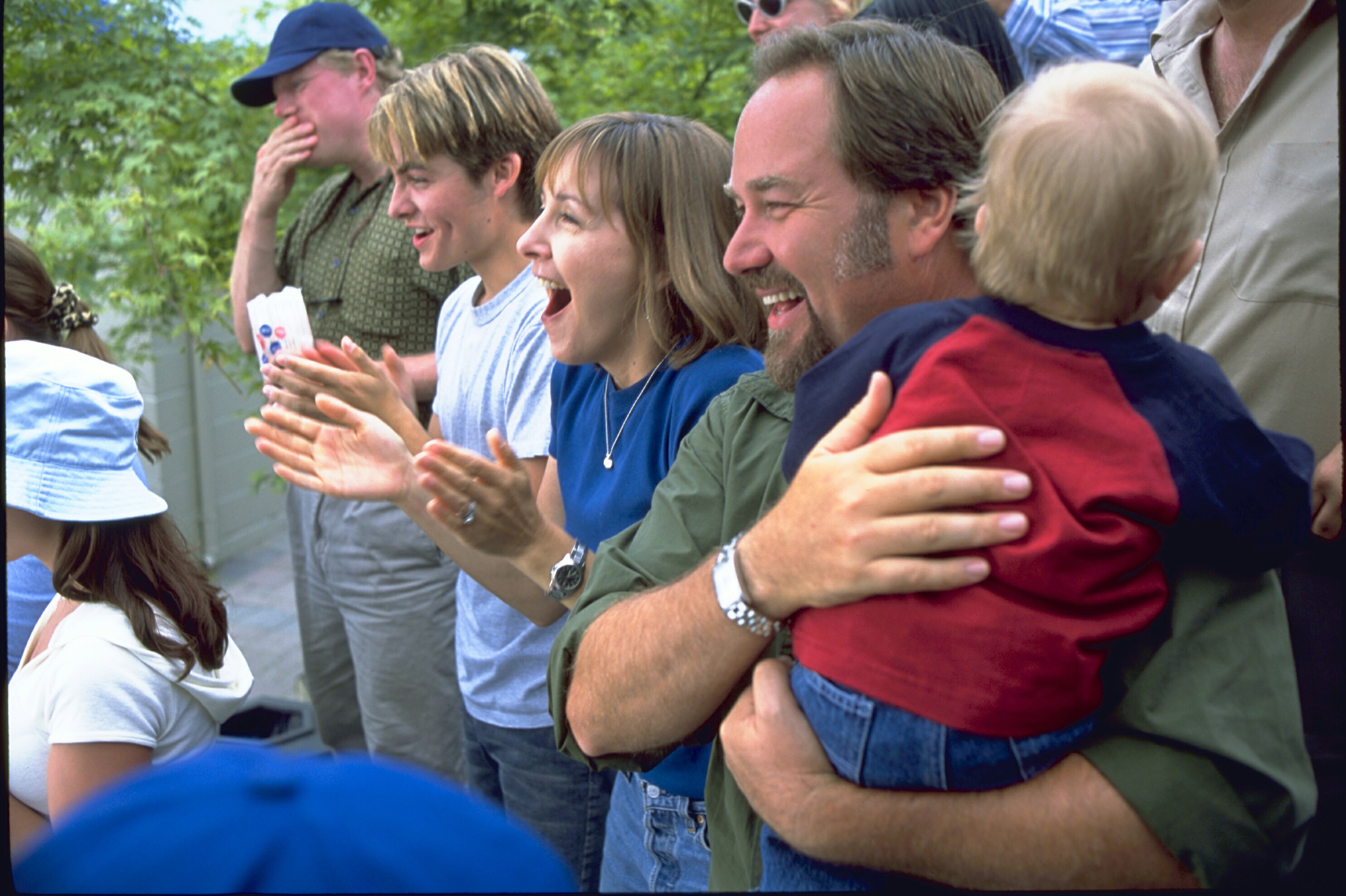 Richard Karn, Cynthia Stevenson, Kevin Zegers, Emma Marof, and Hannah Marof in Air Bud: Seventh Inning Fetch (2002)