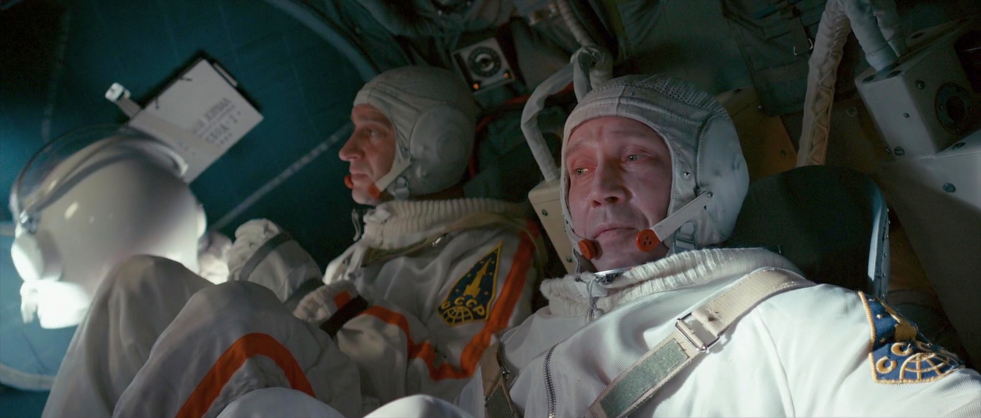 Konstantin Khabenskiy and Evgeniy Mironov in Spacewalk (2017)