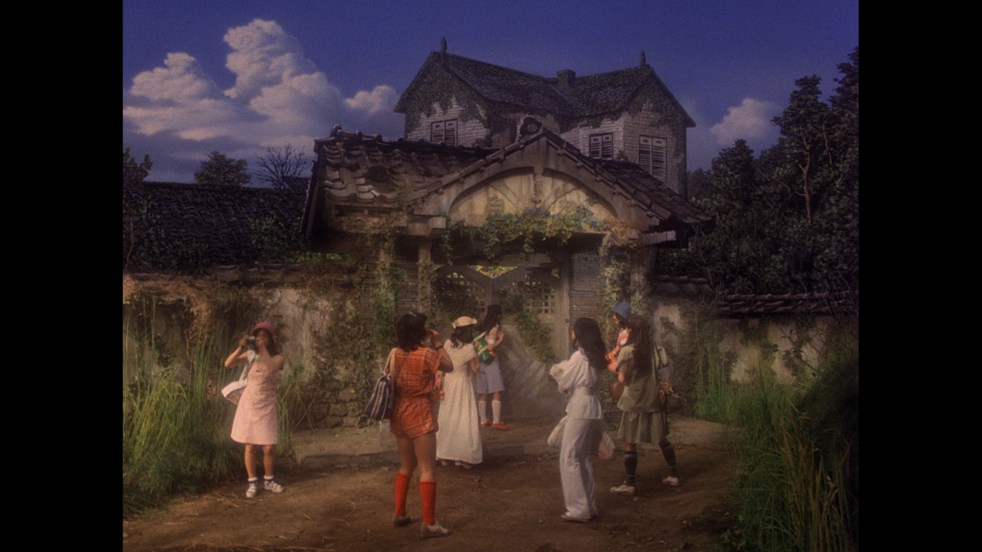 Kimiko Ikegami, Miki Jinbo, Ai Matsubara, Masayo Miyako, Kumiko Ôba, Mieko Satô, and Eriko Tanaka in House (1977)