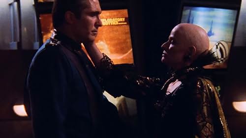 Michael O'Hare and Fredi Olster in Babylon 5 (1993)