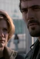 Rebecca Chambers and Jeffrey Dean Morgan in Sliders (1995)