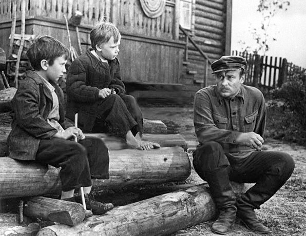 Nikolai Smirnov, Konstantin Zakharov, and Aleksandr Gurov in Dalnie strany (1965)