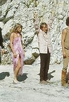 Frank Braña, David Hatton, Paul Naschy, Ana Obregón, Ian Serra, and Gérard Tichy in Mystery on Monster Island (1981)