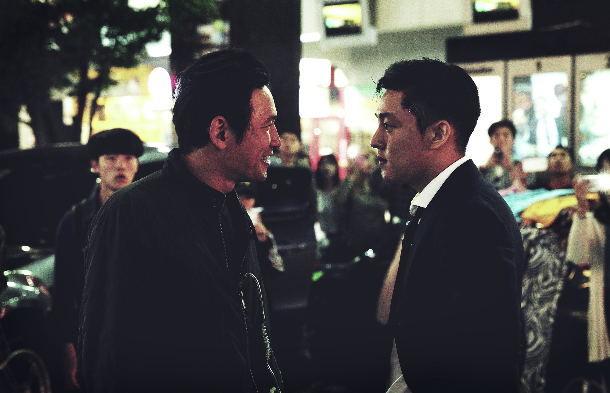 Hwang Jung-min and Yoo Ah-in in Veteran (2015)