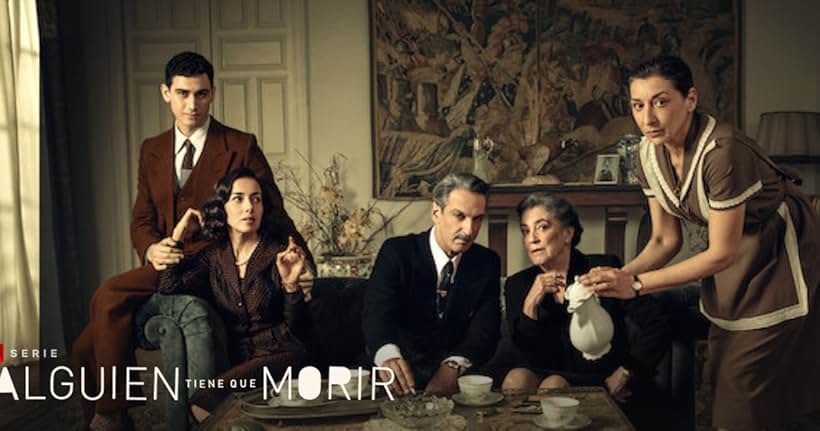 Ernesto Alterio, Mariola Fuentes, Carmen Maura, Alejandro Speitzer, and Cecilia Suárez in Someone Has to Die (2020)