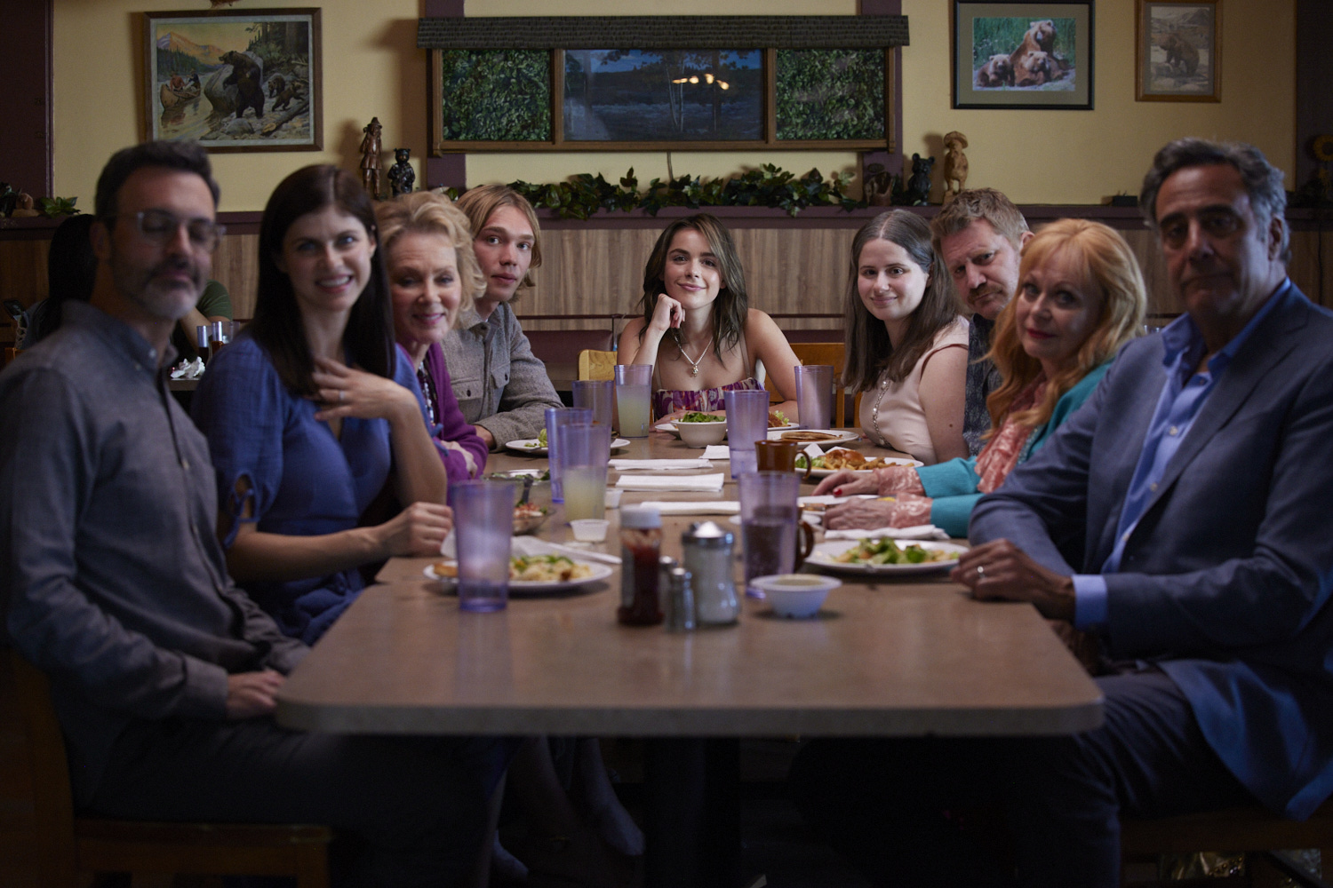 Brad Garrett, Dash Mihok, Jean Smart, Jacki Weaver, Reid Scott, Alexandra Daddario, Kiernan Shipka, Charlie Plummer, and Samantha Hyde in Wildflower (2022)