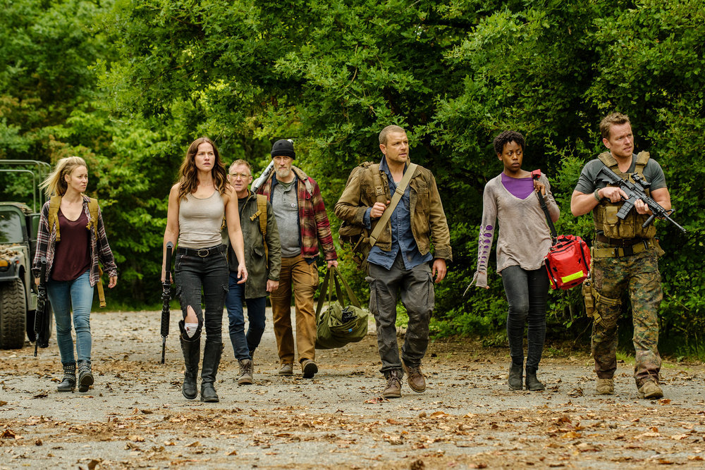 David Cubitt, Vincent Gale, Christopher Heyerdahl, Kelly Overton, Jonathan Scarfe, Rukiya Bernard, and Hilary Jardine in Van Helsing (2016)