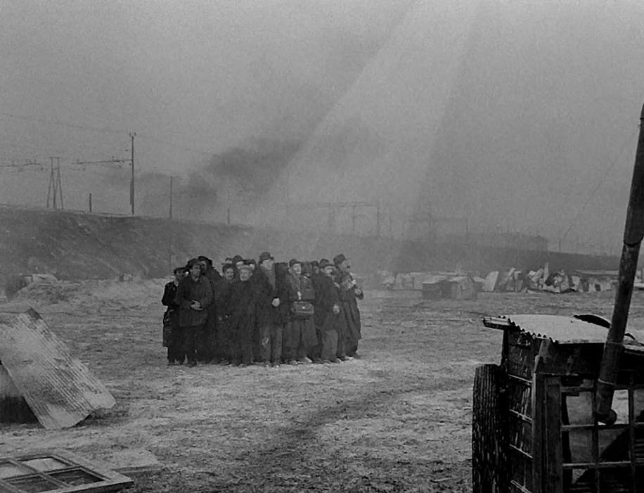 Arturo Bragaglia and Paolo Stoppa in Miracle in Milan (1951)