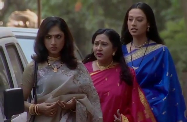 Mouli Ganguly and Gauri Tonk in Episode #1.113 (2002)