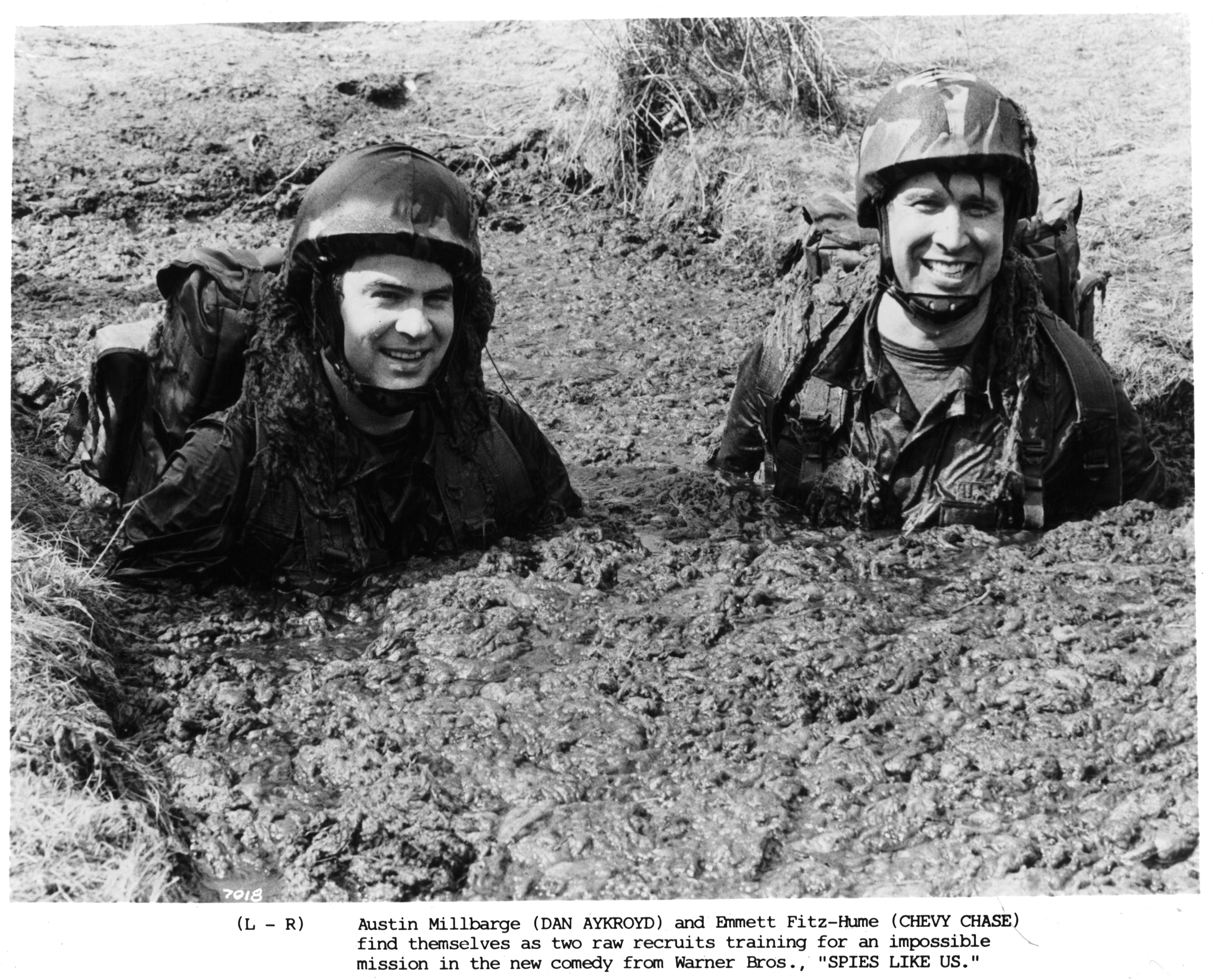 Dan Aykroyd and Chevy Chase in Spies Like Us (1985)