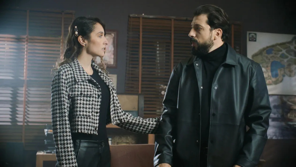 Mouhcine Malzi and Sarah Perles in Mal Al Donia (2023)