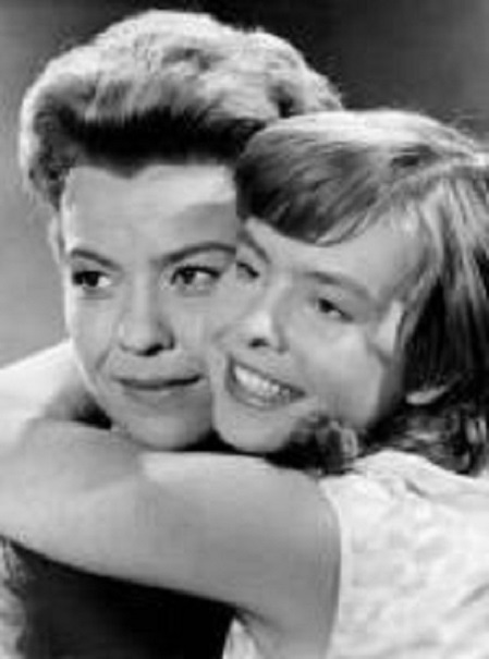 Heidemarie Hatheyer and Regine Felden-Hatheyer in Glücksritter (1957)