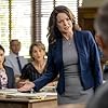 Wendie Malick, Martin Cummins, Kimberly Williams-Paisley, and Elysia Rotaru in Witness to Murder: A Darrow mystery (2019)