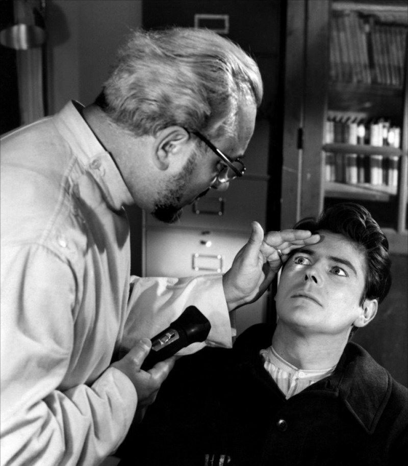 Jean-Pierre Mocky and Pierre Brasseur in Head Against the Wall (1959)