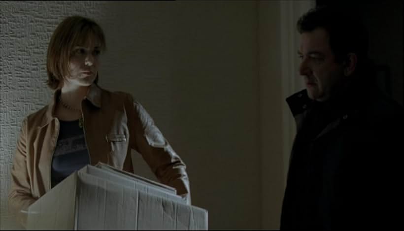 Michelle Forbes and Ken Stott in Episode #1.1 (2003)