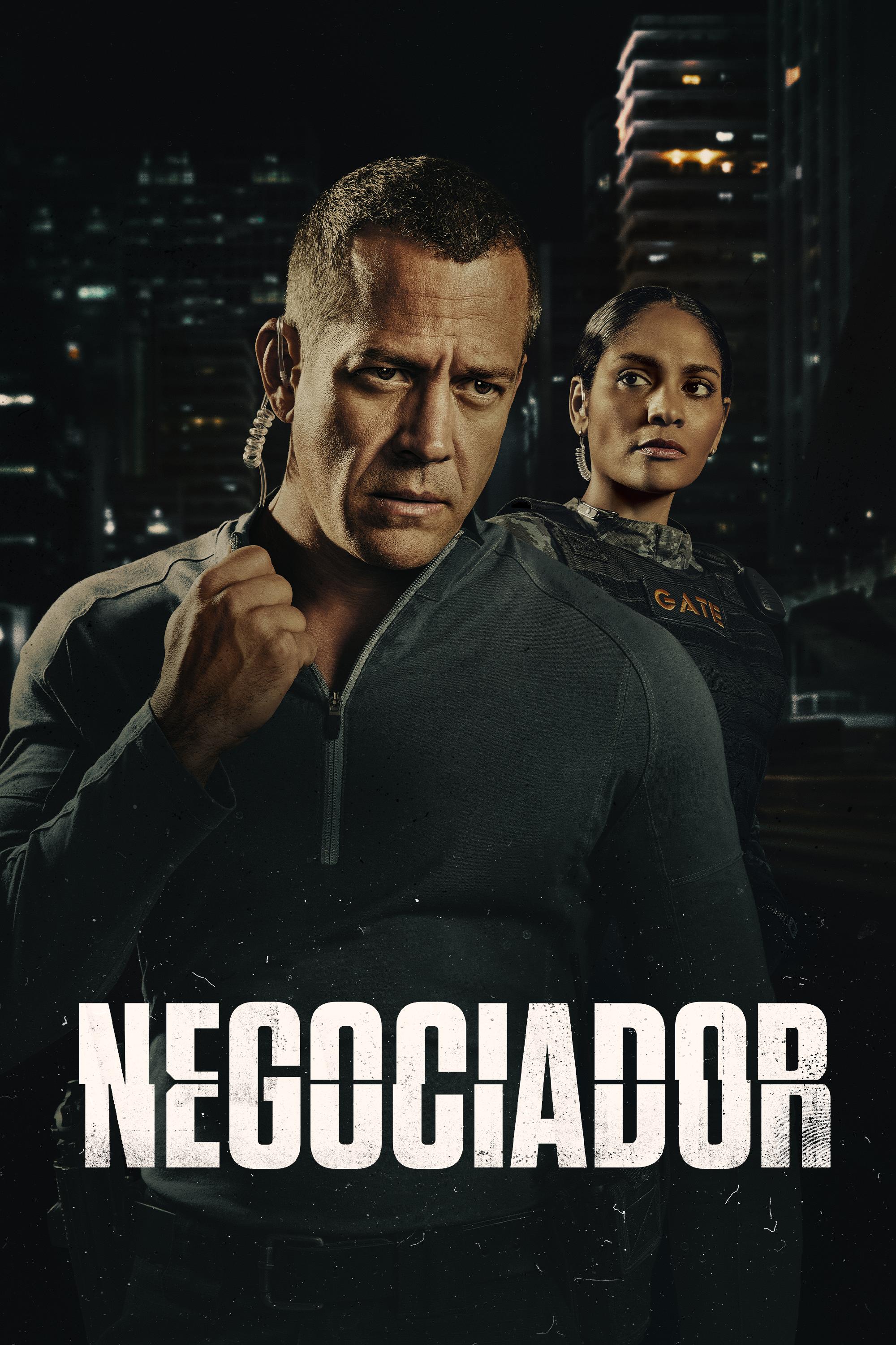 Malvino Salvador and Barbara Reis in Negociador (2023)