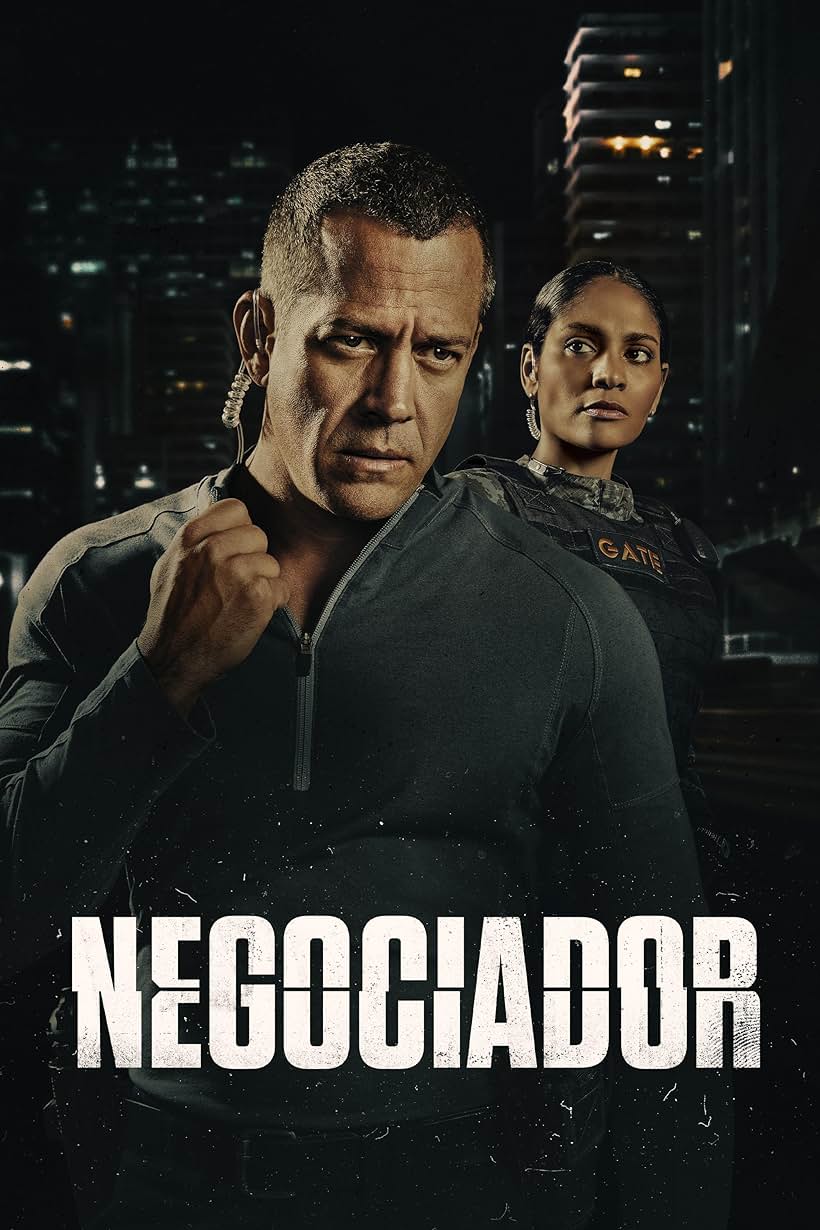 Malvino Salvador and Barbara Reis in Negociador (2023)