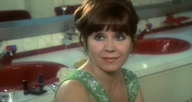 Carmen Casal in Más fina que las gallinas (1977)