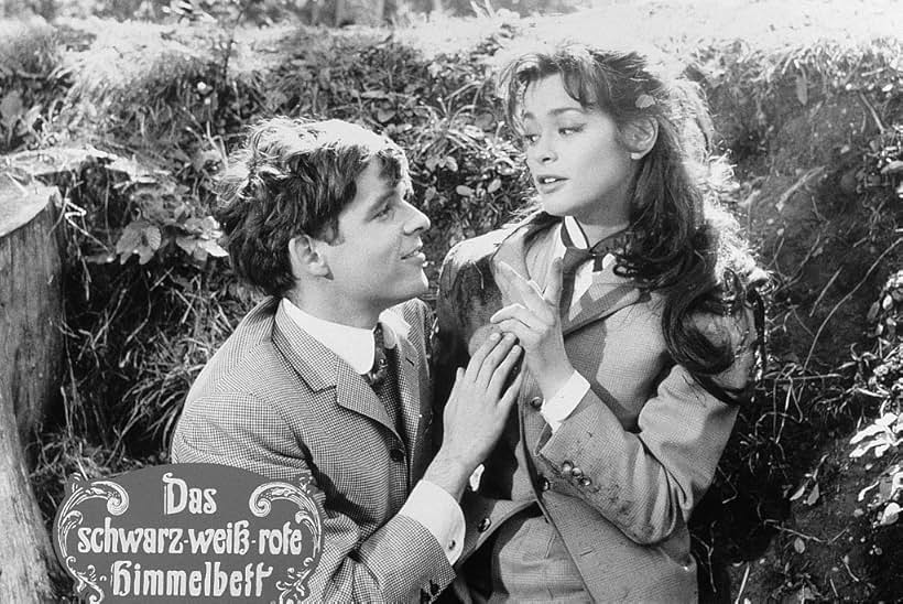 Thomas Fritsch and Marie Versini in Das schwarz-weiß-rote Himmelbett (1962)