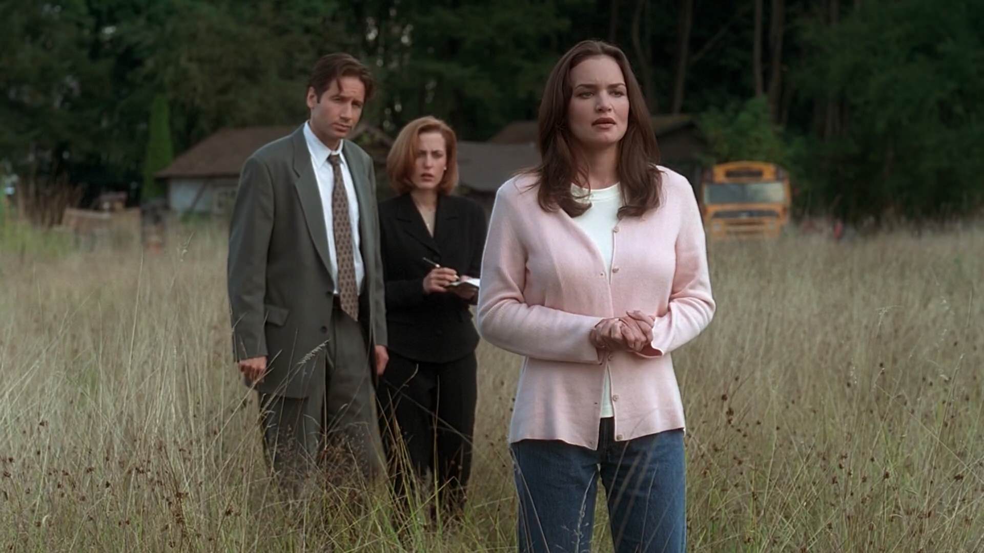 Gillian Anderson, David Duchovny, and Kristen Cloke in The X-Files (1993)