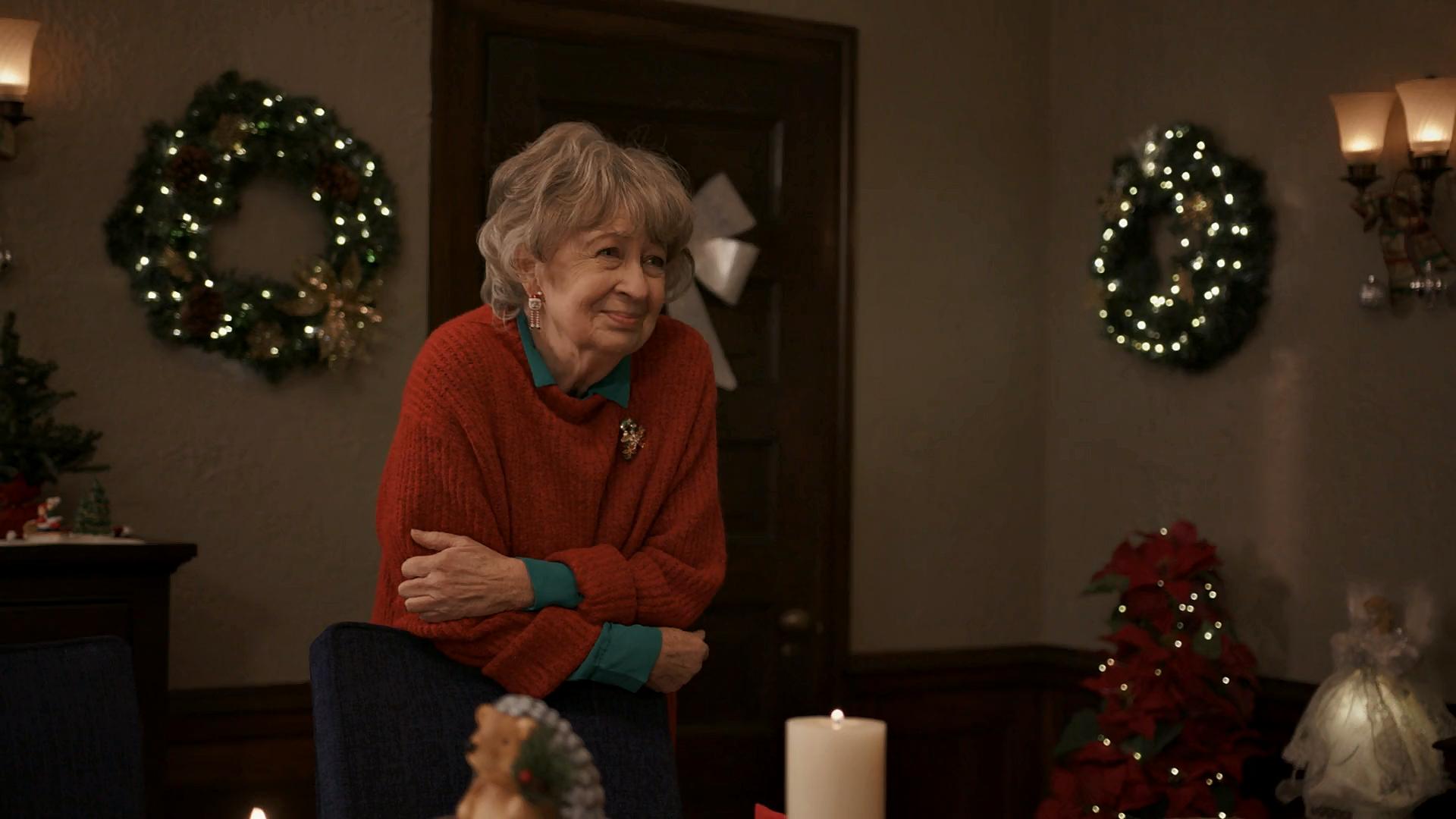 Jayne Eastwood in Inn Love by Christmas (2020)