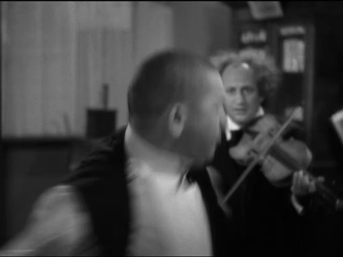 Larry Fine and Curly Howard in Punch Drunks (1934)