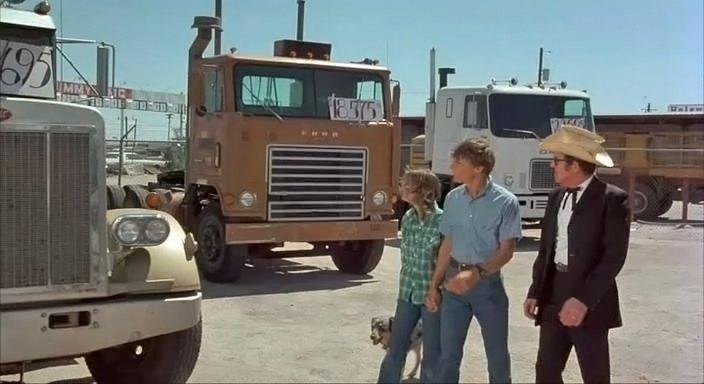 Kay Lenz, Jan-Michael Vincent, and Homer Hanna in White Line Fever (1975)