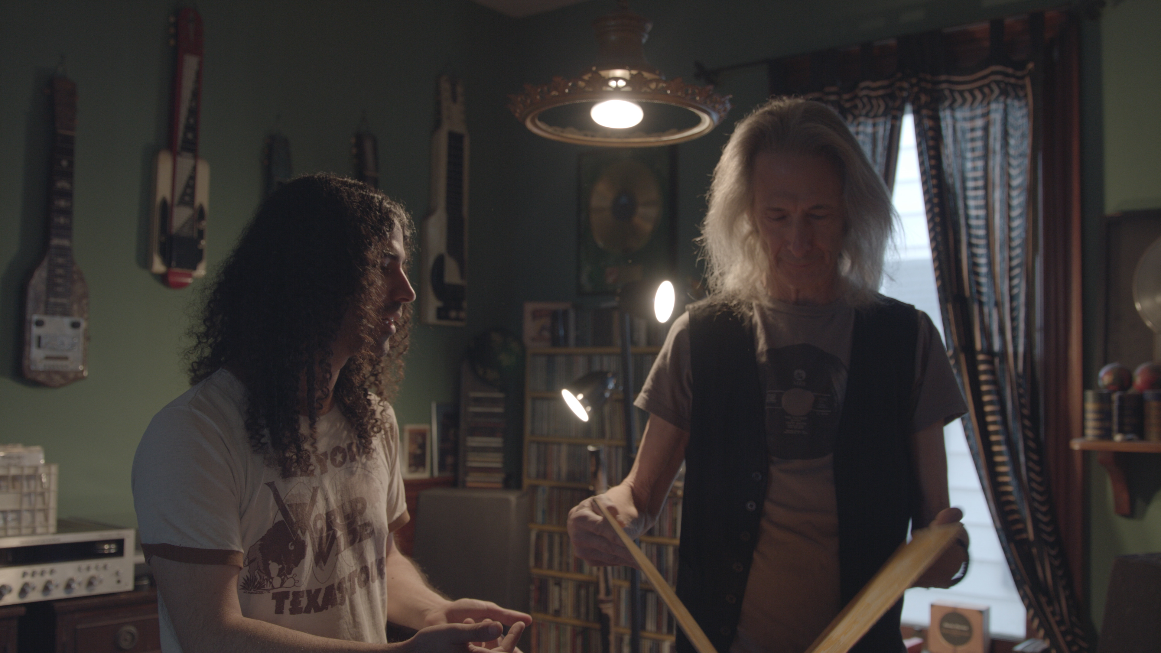 Lenny Kaye and Alex Rodriguez in Record Safari (2020)