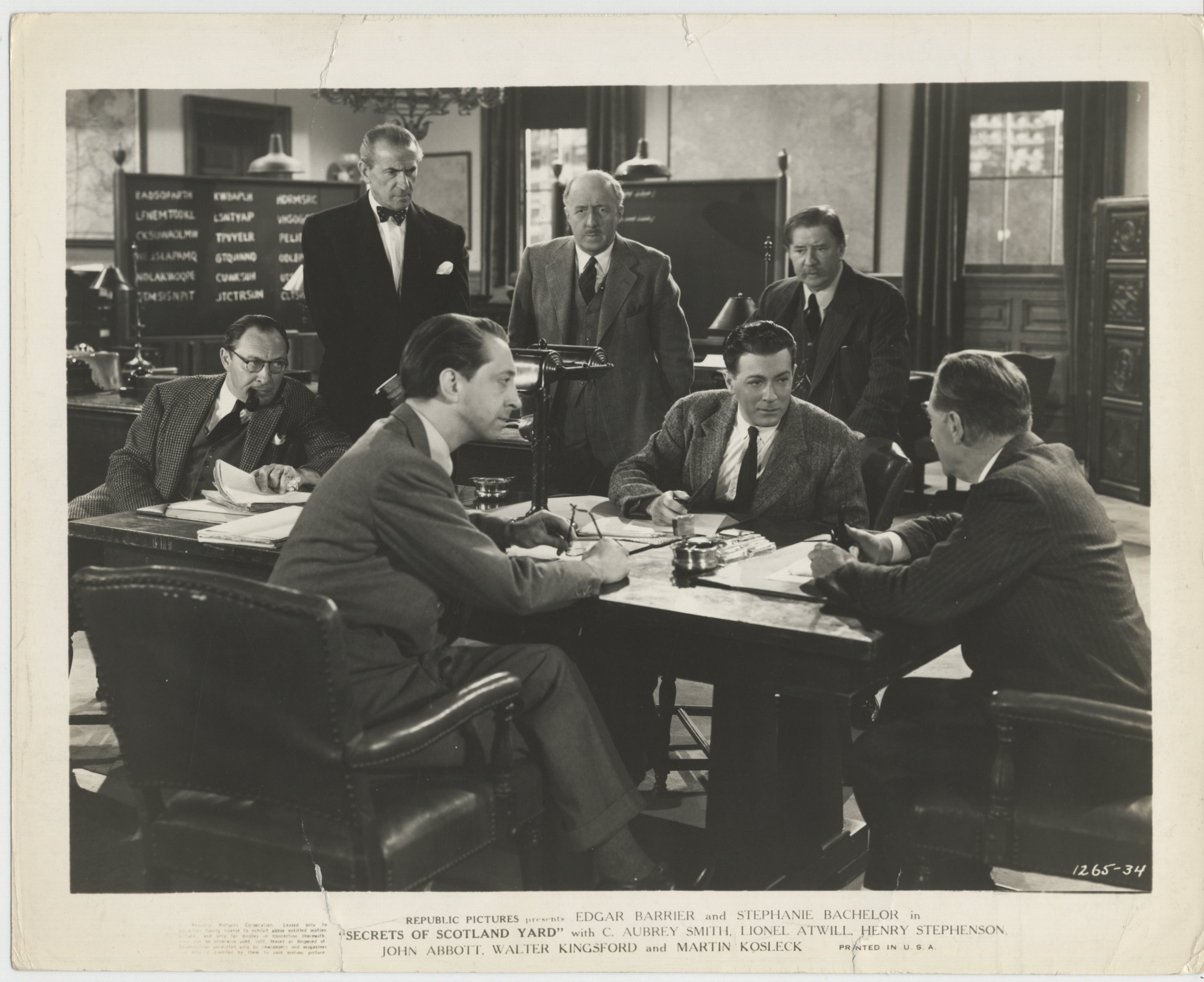 John Abbott, Lionel Atwill, Edgar Barrier, Walter Kingsford, and Martin Kosleck in Secrets of Scotland Yard (1944)