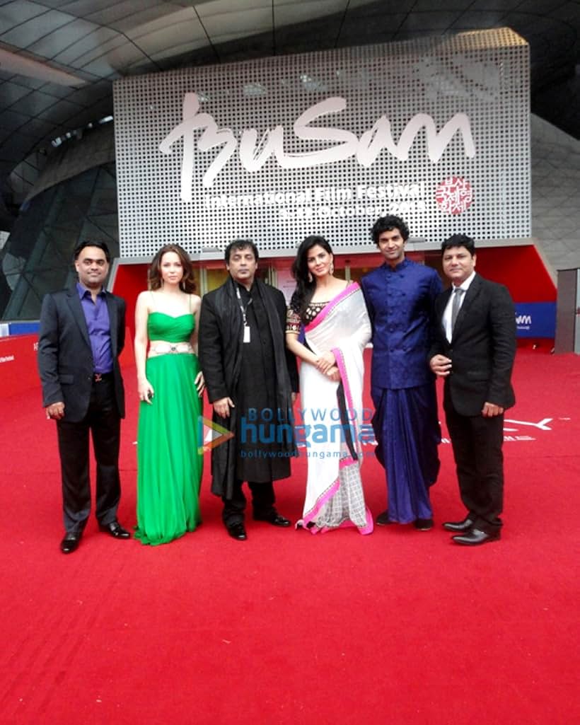 Ravi Gosain, Girish Malik, Purab Kohli, Saidah Jules, Kirti Kulhari, and Puneet Singh at an event for Jal (2013)