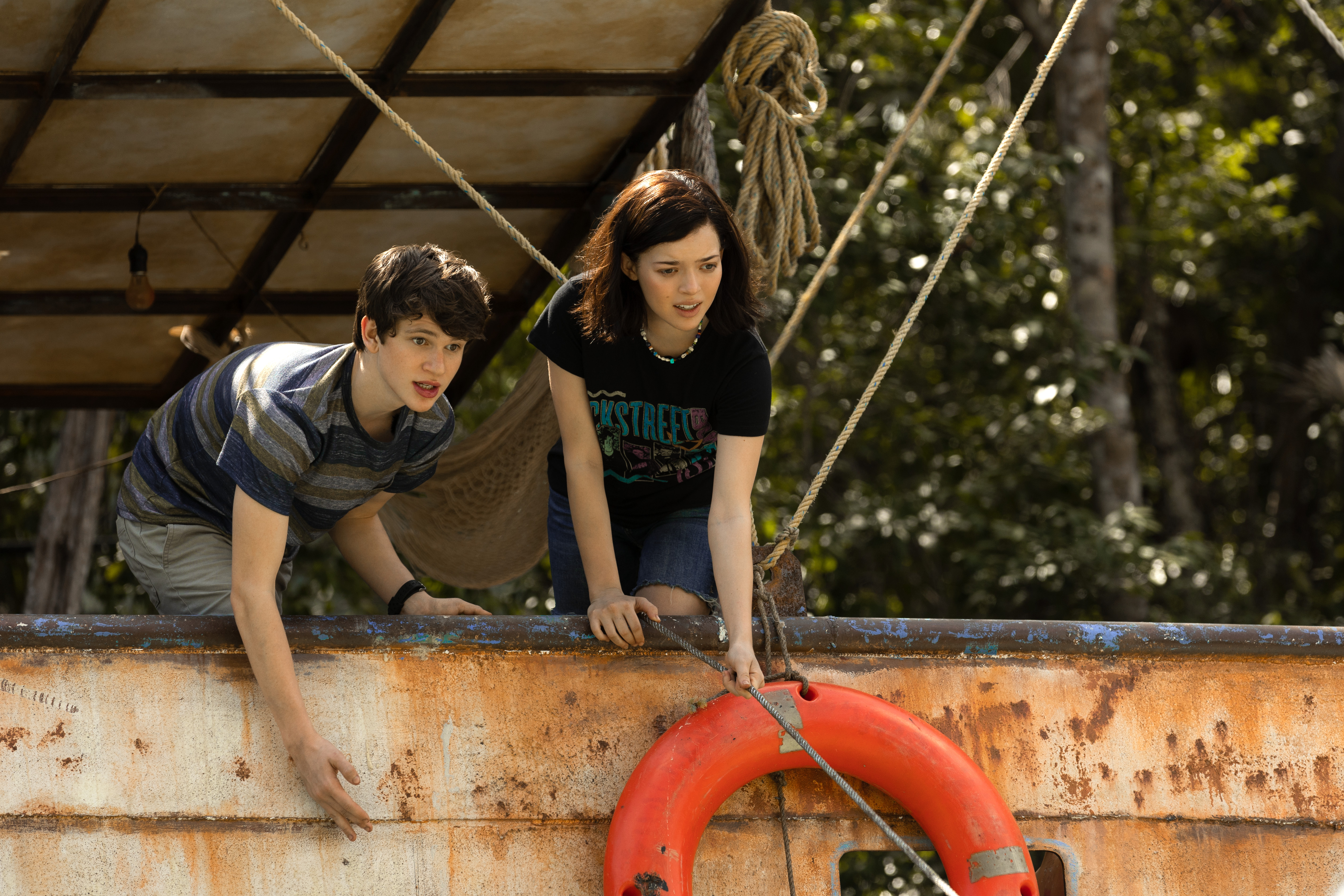 Logan Polish and Gabriel Bateman in The Mosquito Coast (2021)