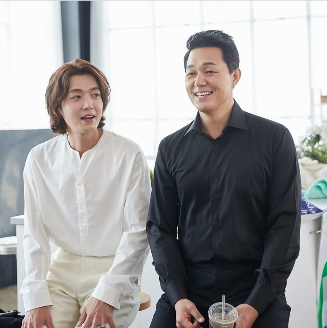 Jung Kyung-ho and Park Sung-woong in When the Devil Calls Your Name (2019)