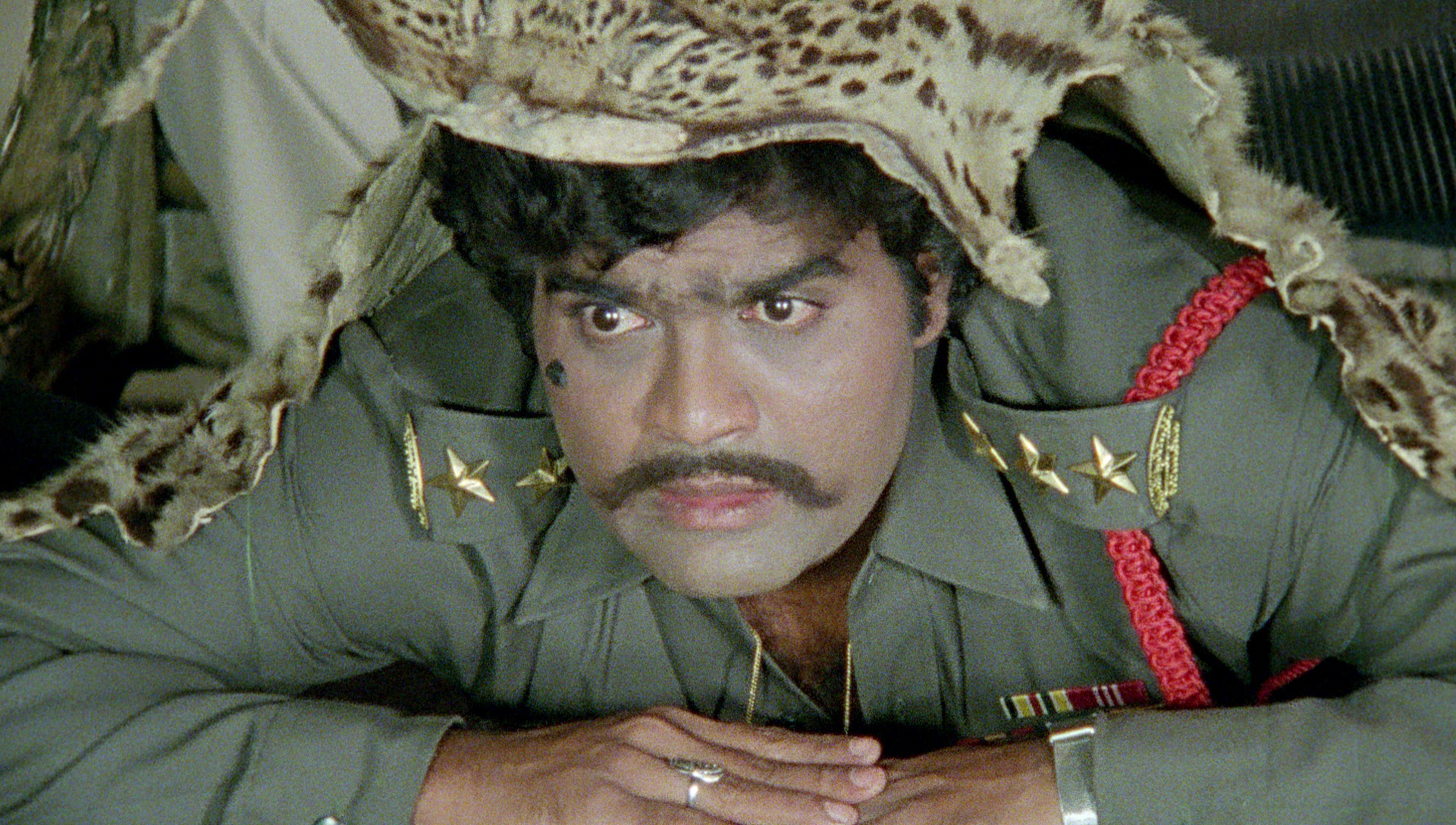 Ashok Saraf in Maza Pati Karodpati (1988)