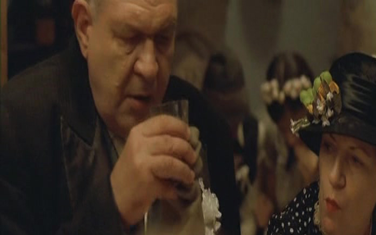 Luminita Gheorghiu and Valentin Teodosiu in Nunta muta (2008)