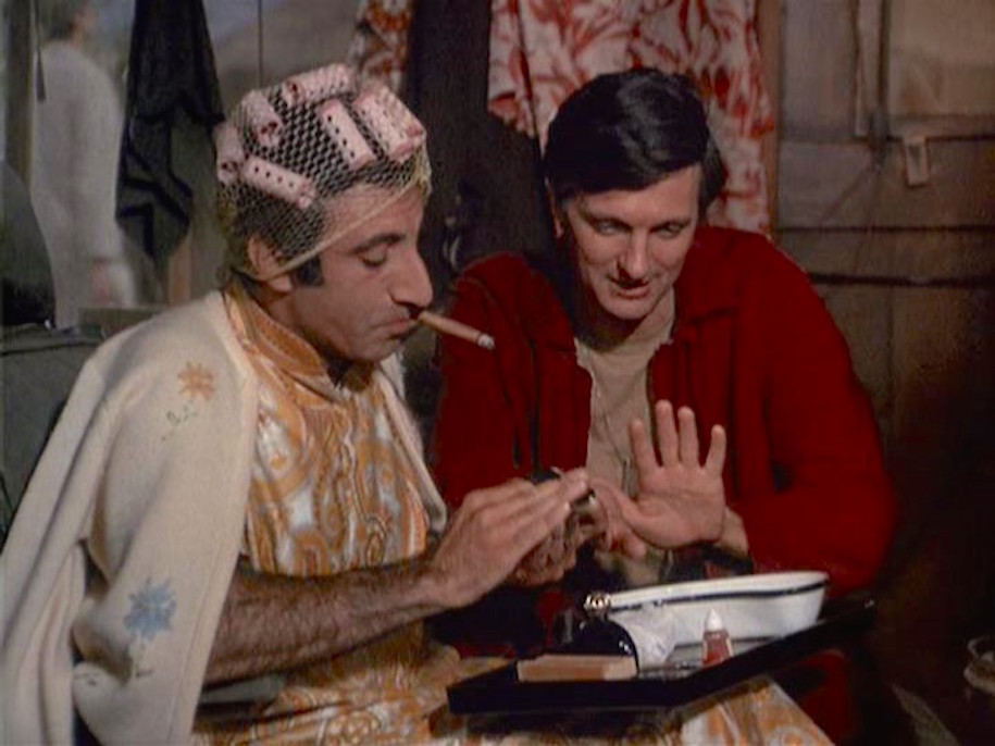 Alan Alda and Jamie Farr in M*A*S*H (1972)