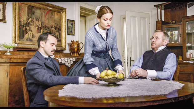 Bogdan Diklic, Radovan Vujovic, and Mina Sovtic in Koreni (2018)