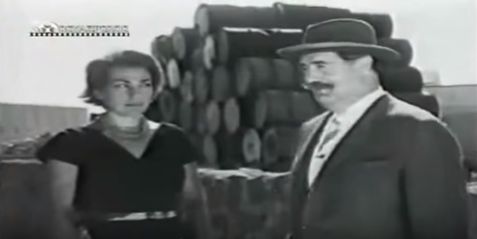 Hulusi Kentmen and Aliye Rona in Aysecik - Seytan cekici (1960)