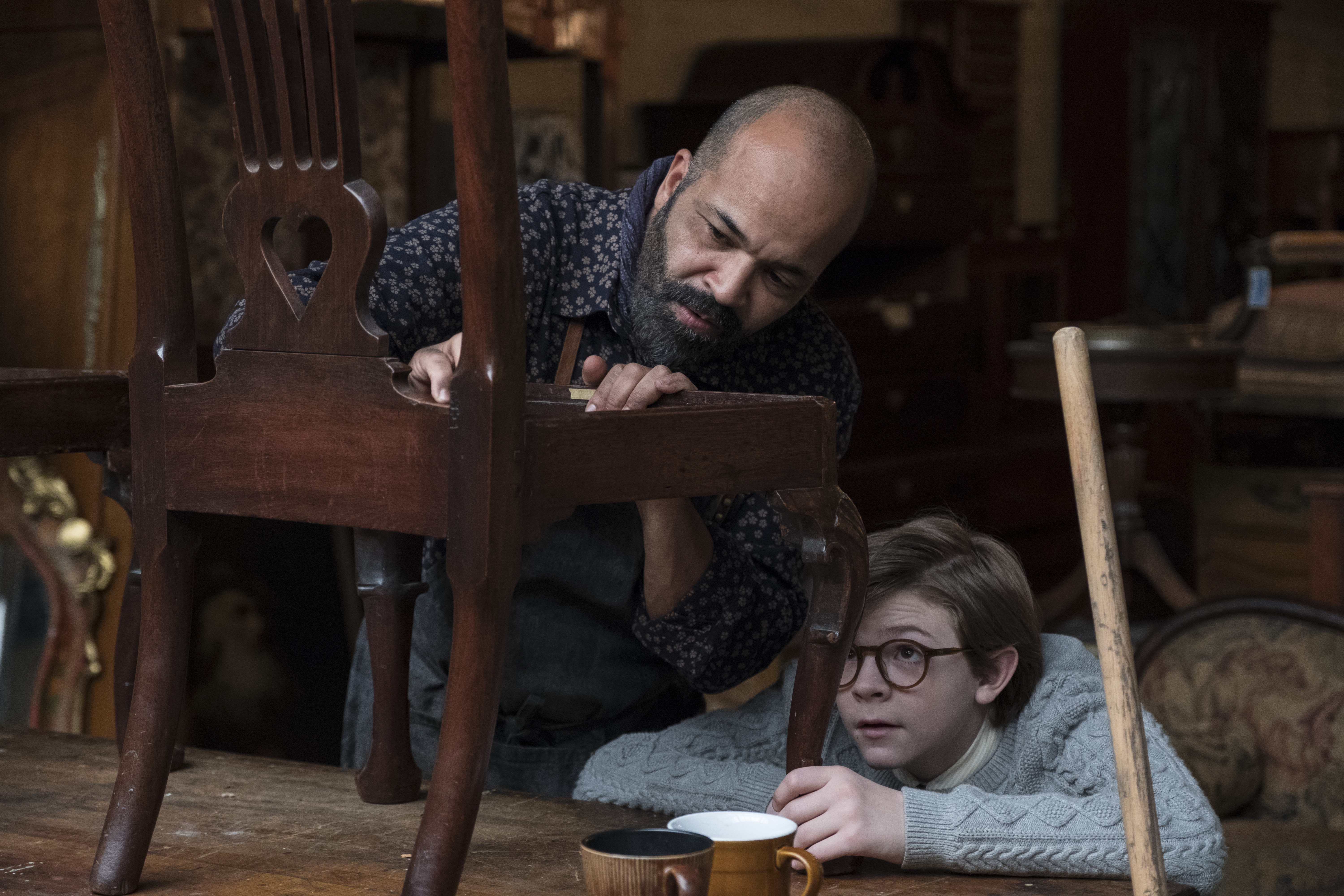 Jeffrey Wright and Oakes Fegley in The Goldfinch (2019)