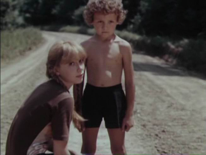 Anvar Asanov and Izabella Chirina in Les, v kotoryy ty nikogda ne voydesh (1978)