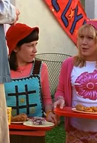 Hilary Duff and Lalaine in Lizzie McGuire (2001)