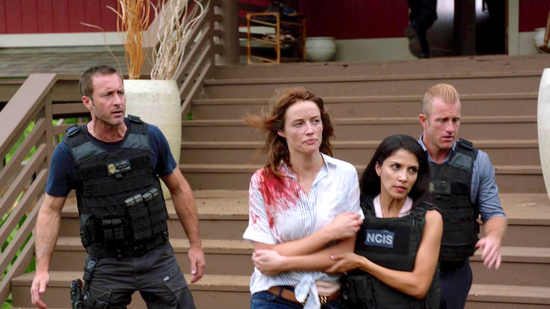 Scott Caan, Nazneen Contractor, Alex O'Loughlin, and Sarah Dumont in Hawaii Five-0 (2010)