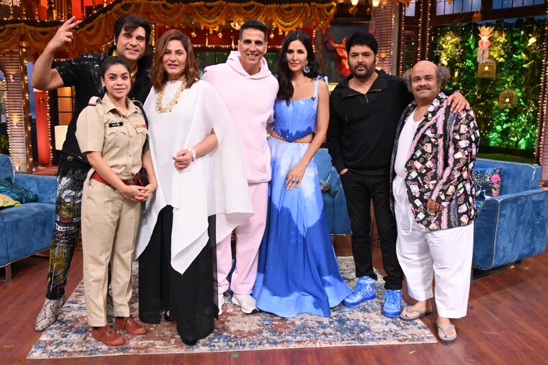 Akshay Kumar, Archana Puran Singh, Katrina Kaif, Kiku Sharda, Krushna Abhishek, Sumona Chakravarti, and Kapil Sharma in Diwali Celebration with the cast of Sooryavanshi (2021)