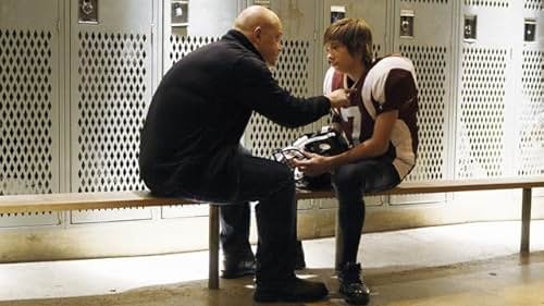 Michael Chiklis and Jimmy Bennett in No Ordinary Family (2010)