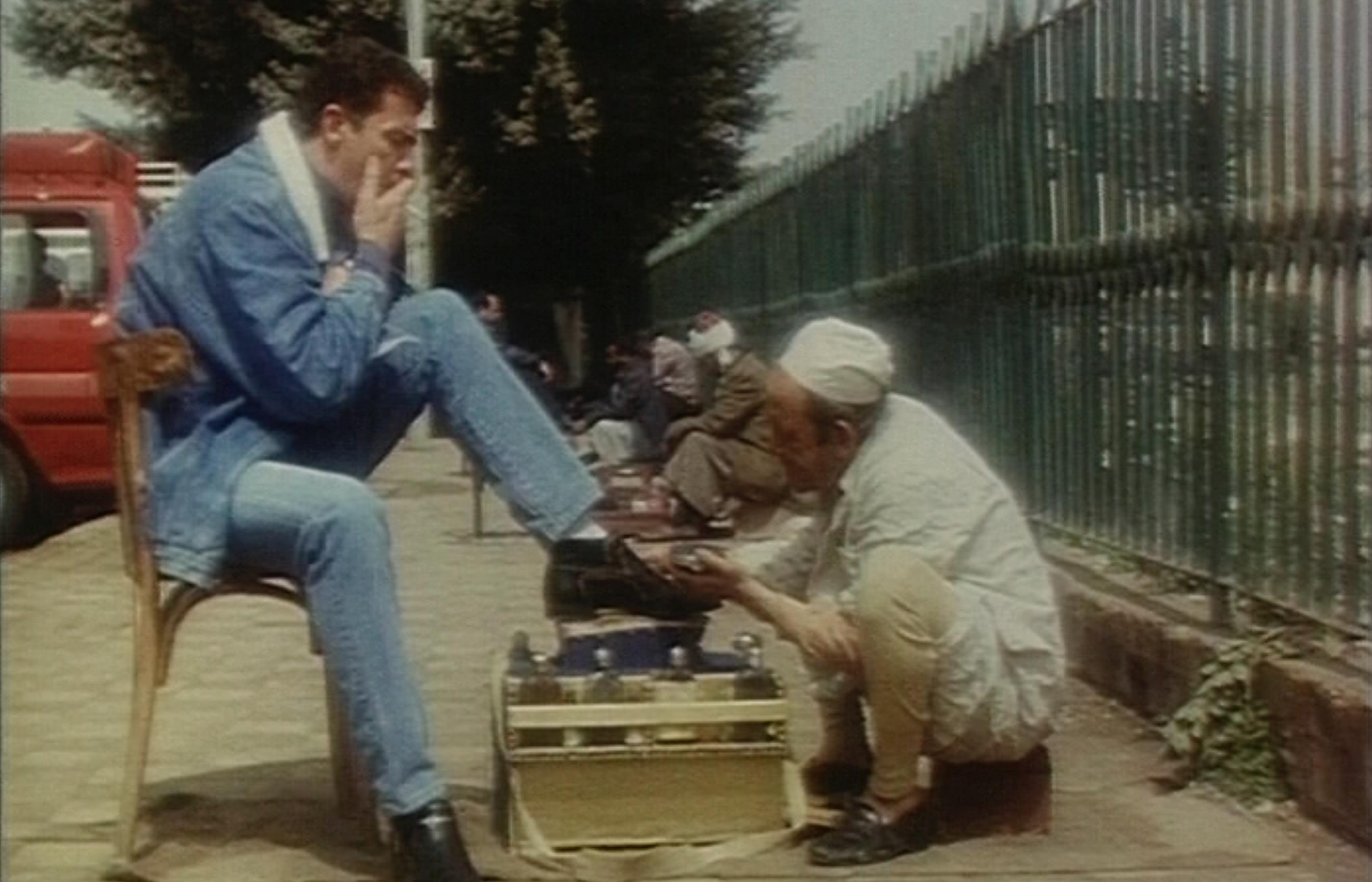 Mahmoud Hemida and Lotfy Labib in Afarit el-asphalt (1996)