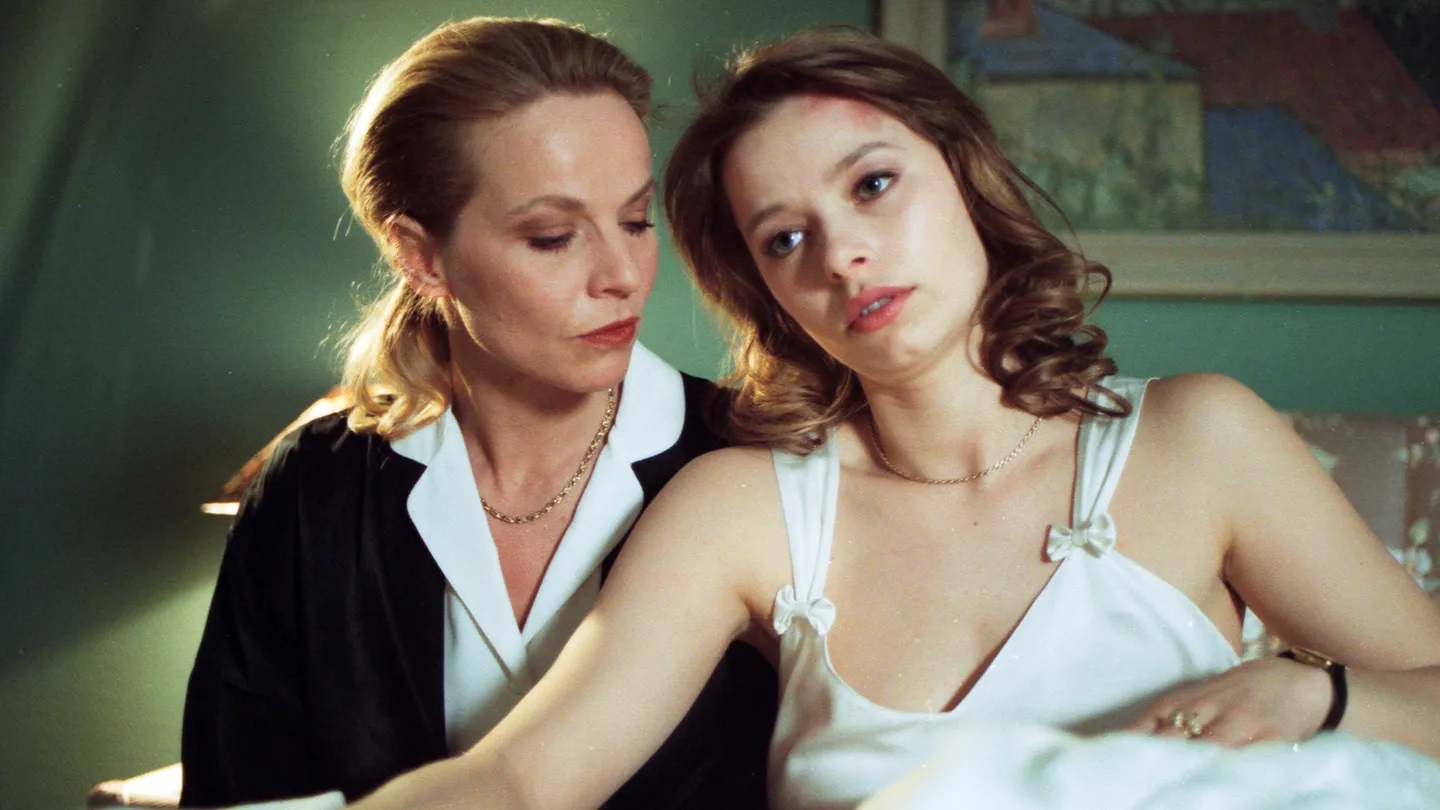 Benedikte Hansen and Cecilia Zwick-Nash in Renters rente (1996)